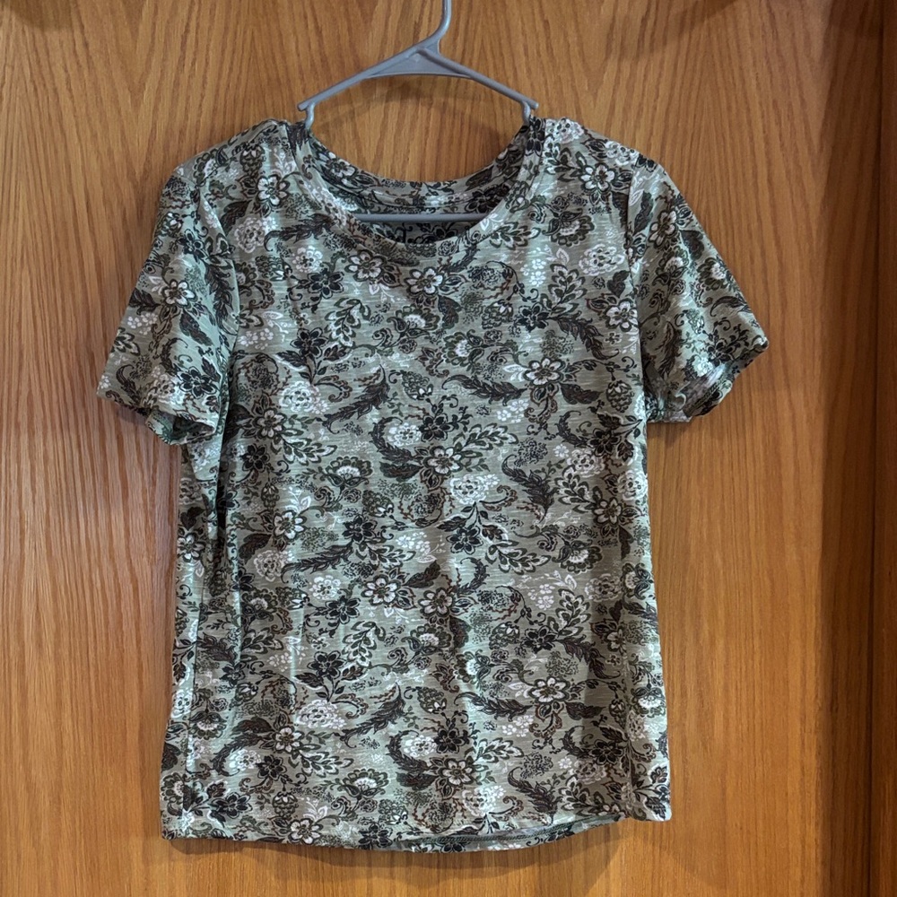 cg•l•cg brand, Size M, Sage Green Flower Print Shirt